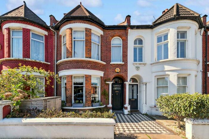 5 Bedroom House To Rent In Haverhill Road, Balham, SW12