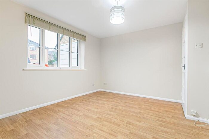 1 Bedroom Flat For Sale In Chipstead Close, Sutton, SM2