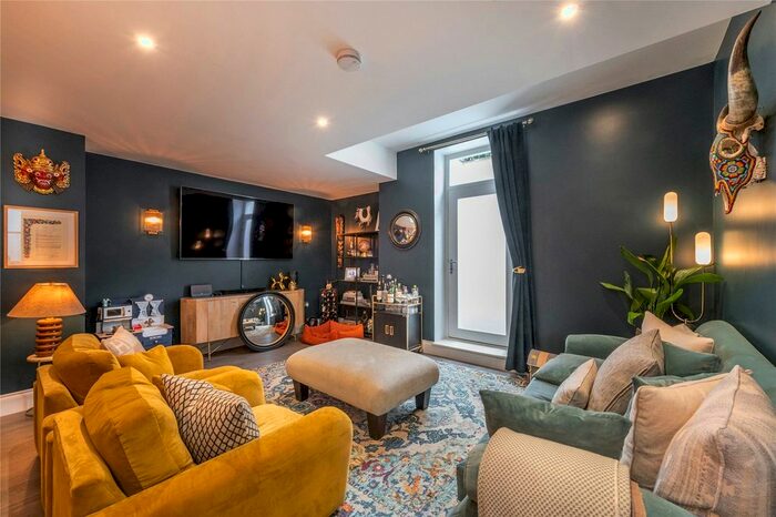 2 Bedroom Flat To Rent In Keswick Road, East Putney, SW15