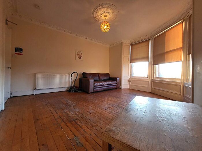 3 Bedroom Flat To Rent In Morgan Street, Dundee, DD4