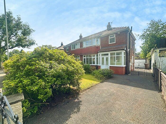 3 Bedroom House For Sale In Thatch Leach Lane, Whitefield, Manchester, M45