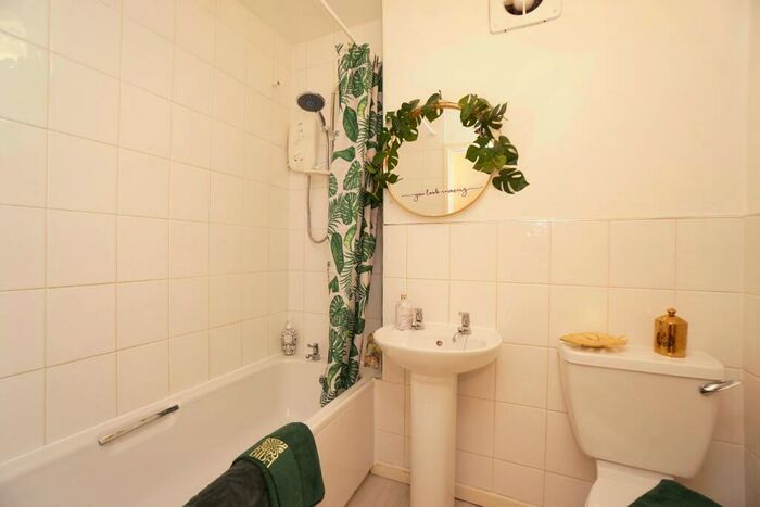 2 Bedroom Apartment To Rent In Ladies Spring Grove, Sheffield, S17