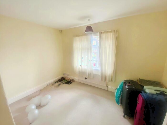 2 Bedroom Semi-Detached House For Sale In Yew Lane, Sheffield, S5
