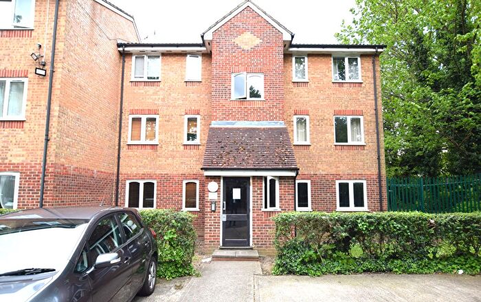1 Bedroom Flat To Rent In Fenman Gardens, Ilford, IG3