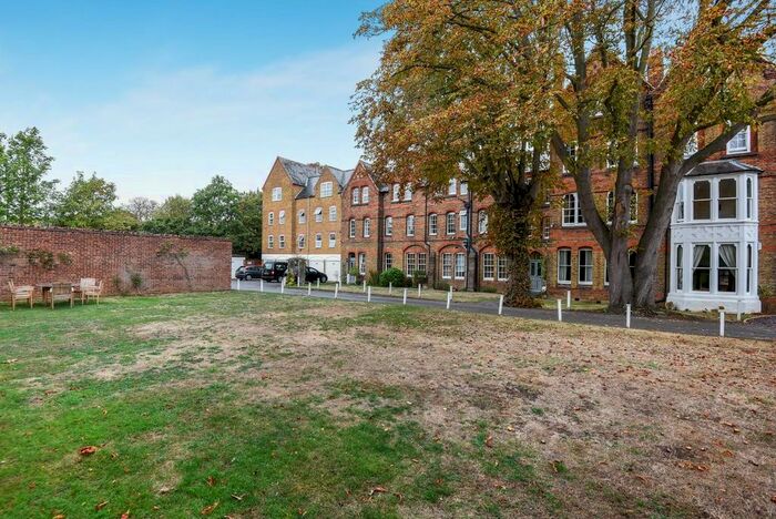 2 Bedroom Flat To Rent In Alma Road, Windsor, SL4