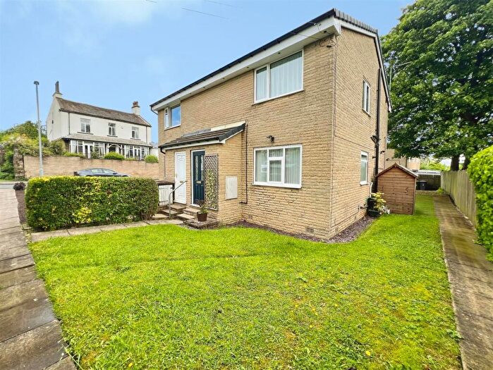 1 Bedroom Flat For Sale In Fairburn Gardens, Bradford, BD2
