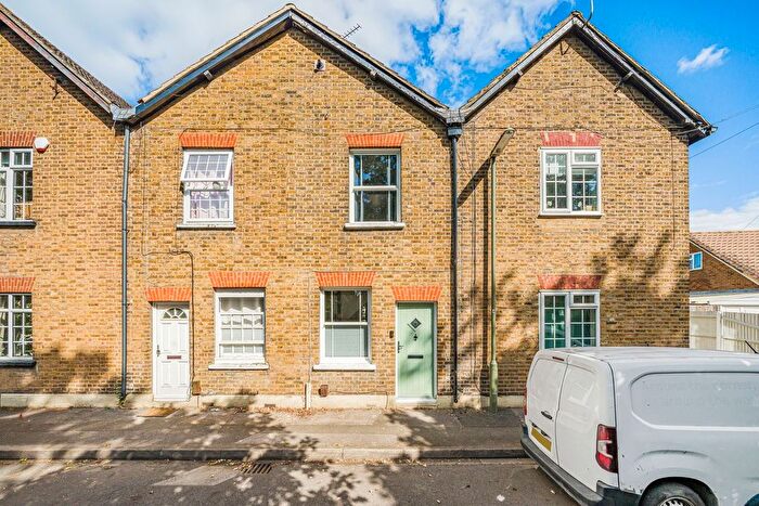 2 Bedroom Terraced House For Sale In Station Road, Shepperton, TW17
