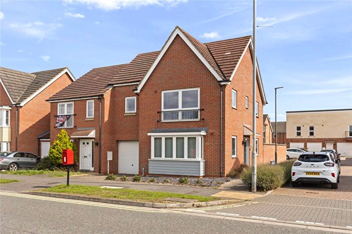 3 Bedroom Semi-Detached House For Sale In Holly Mews, Grimsby, N E Lincs, DN34