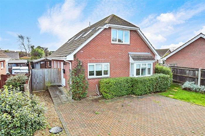 2 Bedroom Chalet For Sale In Cranleigh Gardens, Cowes, Isle Of Wight, PO31