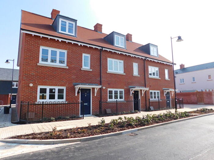 4 Bedroom Town House To Rent In Rosemary Lane, Berewood, PO7