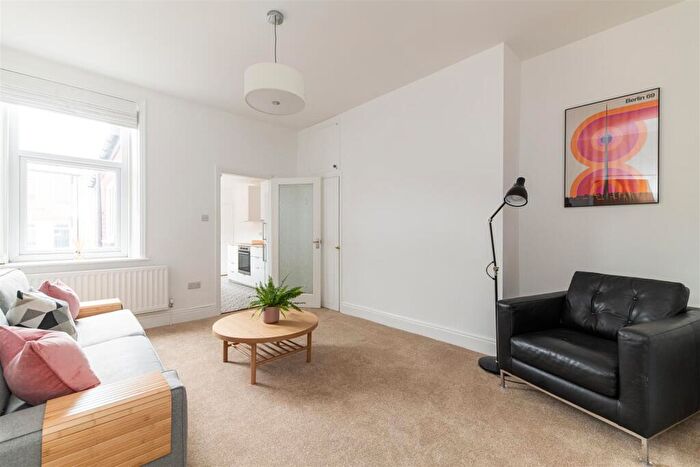 2 Bedroom Flat To Rent In Stratford Grove West, Heaton, Newcastle Upon Tyne, NE6