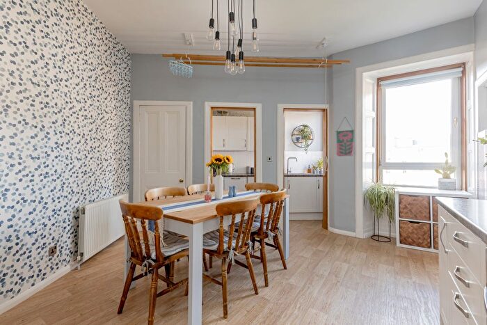 2 Bedroom Flat For Sale In Flat, Hermand Crescent, Edinburgh, EH11