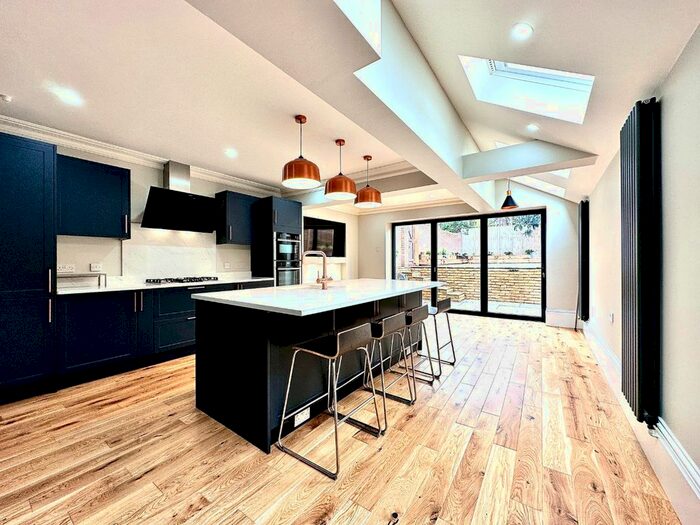 3 Bedroom End Of Terrace House To Rent In Woodhill, Woolwich, London, SE18