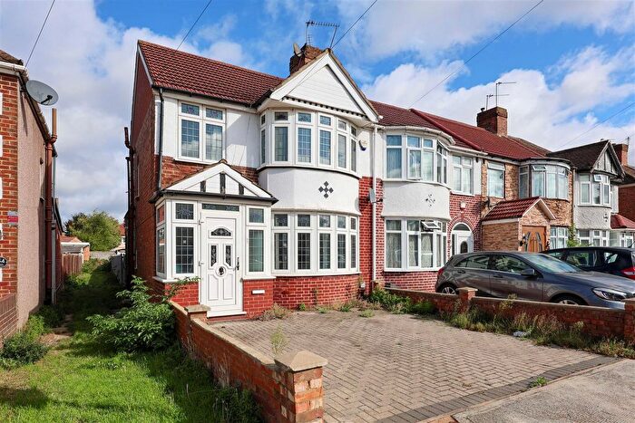 3 Bedroom End Terrace House For Sale In Glamis Crescent, Hayes, UB3