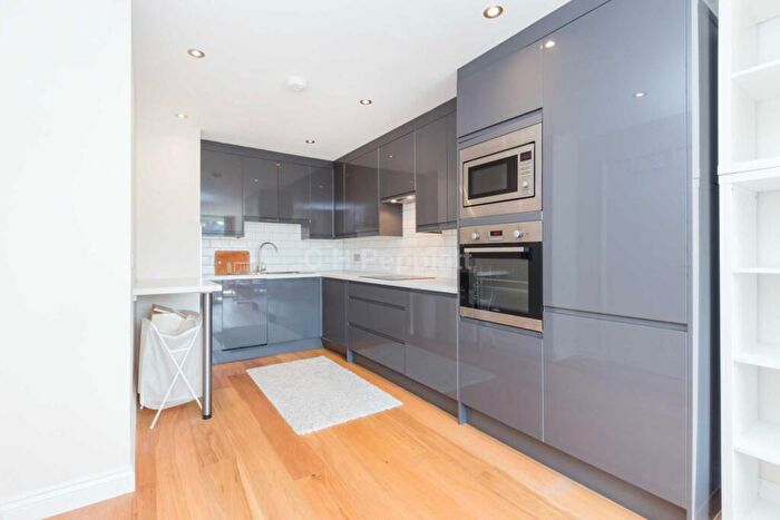1 Bedroom Apartment To Rent In Reachview Close, Camden Town, NW1