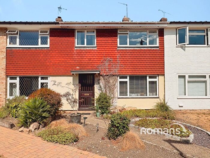 3 Bedroom Terraced House For Sale In Elm Bank, Yateley, Hampshire, GU46
