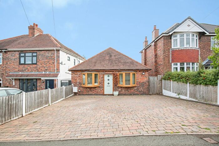 3 Bedroom Detached Bungalow For Sale In Dordon Road, Dordon, B78