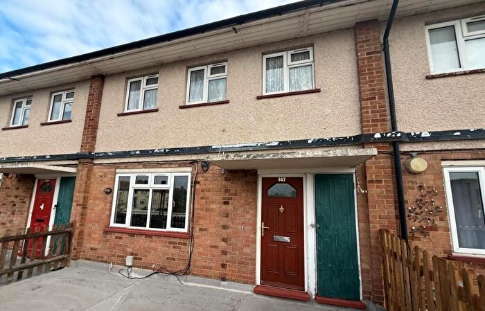 2 Bedroom Flat To Rent In Rose Lane, Romford, RM6