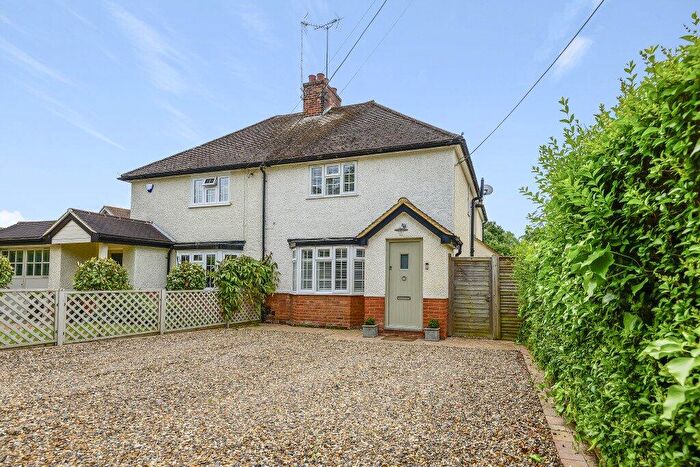4 Bedroom Semi-Detached House For Sale In Colemans Moor Road, Woodley, Reading, Berkshire, RG5