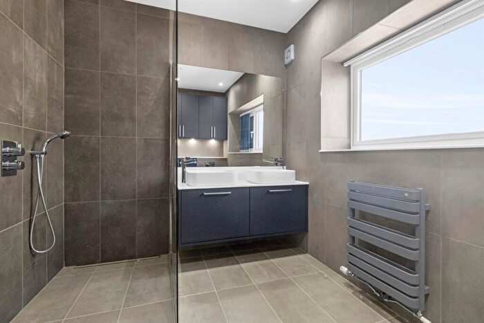1 Bedroom Flat To Rent In Saville Road, E16