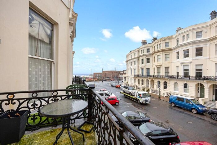 1 Bedroom Apartment For Sale In St. Aubyns, Hove, BN3