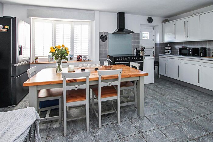 4 Bedroom End Of Terrace House For Sale In Turners Close, Ongar, CM5