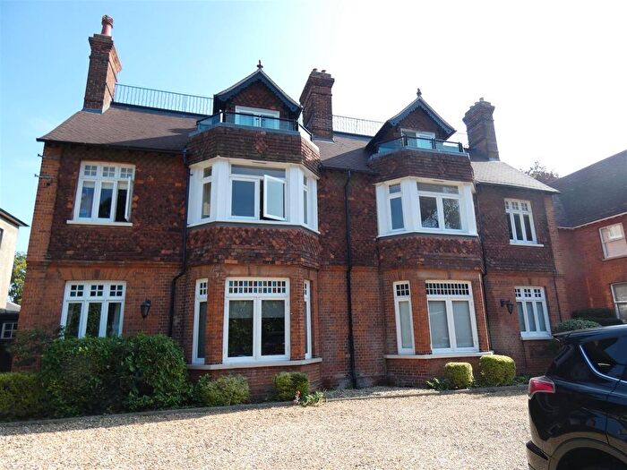 2 Bedroom Flat To Rent In Hills Road, Cambridge, CB2