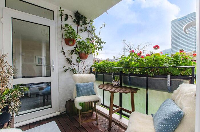 2 Bedroom Flat To Rent In Lubbock House, Poplar, London, E14