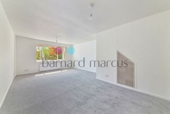 2 Bedroom Flat To Rent In Green Acres, Croydon, CR0