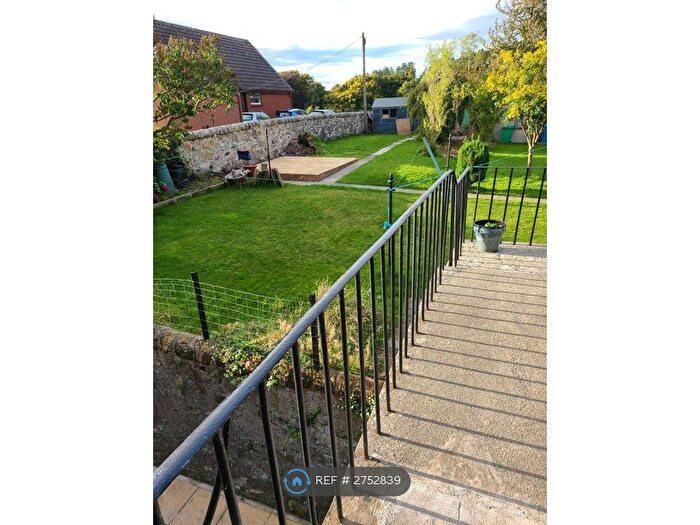 3 Bedroom Flat To Rent In Foulford Road, Cowdenbeath, KY4