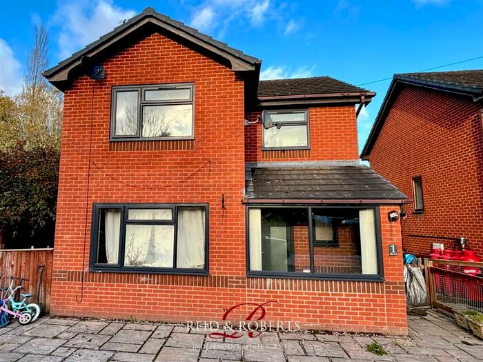 3 Bedroom Detached House For Sale In Corwen Road, Pontybodkin, Mold, CH7