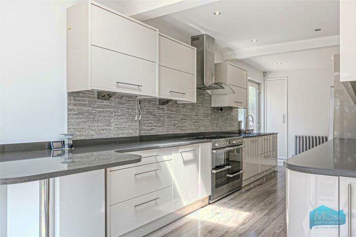 5 Bedroom Semi-Detached House To Rent In Sheringham Avenue, London, N14