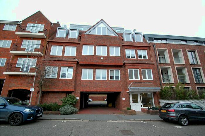 1 Bedroom Flat To Rent In Portland House, Station Road, Gerrards Cross, Buckinghamshire, SL9