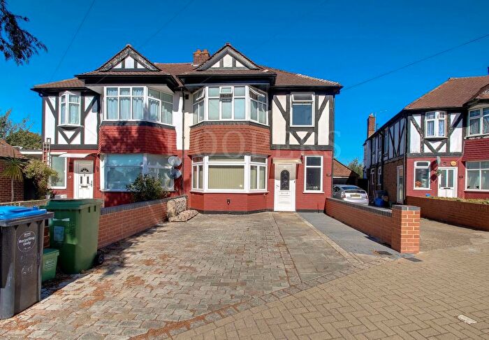 2 Bedroom Maisonette For Sale In Vincent Gardens, London, NW2