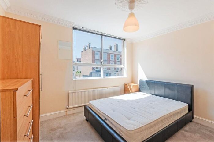 Flat To Rent In Malvern Road, Queens Park, NW6
