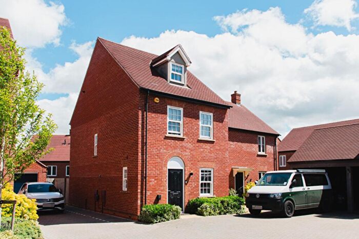 4 Bedroom Semi-Detached House For Sale In Horley Drive, Banbury, OX16