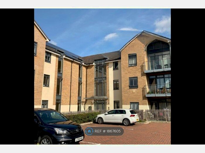 1 Bedroom Flat To Rent In Carlton Road, Redhill, RH1