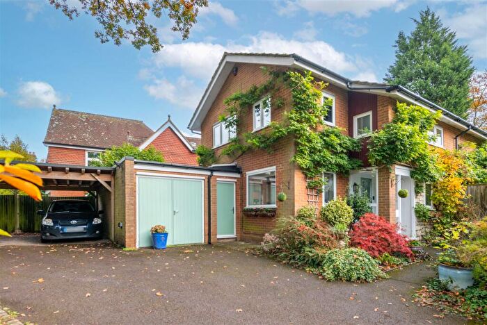 4 Bedroom Detached House For Sale In Croydon Road, Reigate, RH2