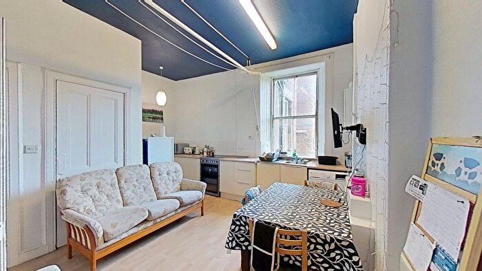 4 Bedroom Flat To Rent In Polwarth Gardens, Edinburgh, Midlothian, EH11