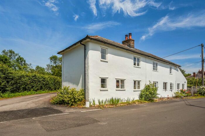 2 Bedroom Property For Sale In The Common, Longparish, Andover, SP11