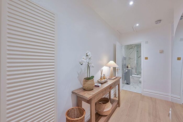 Studio To Rent In Rutland Gate, Knightsbridge, London, SW7