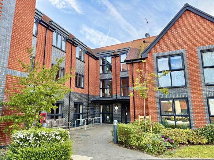 2 Bedroom Apartment For Sale In Barnaby Court, Wallingford, OX10