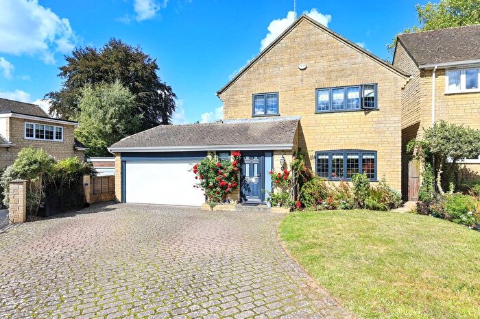 4 Bedroom Detached House For Sale In Wychwood Close, Charlbury, Chipping Norton, OX7
