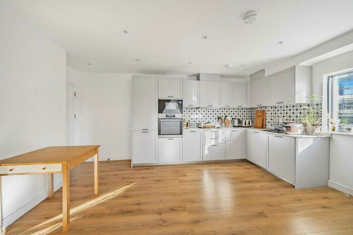 1 Bedroom Flat To Rent In Burnt Oak Broadway, , Edgware, London, HA8