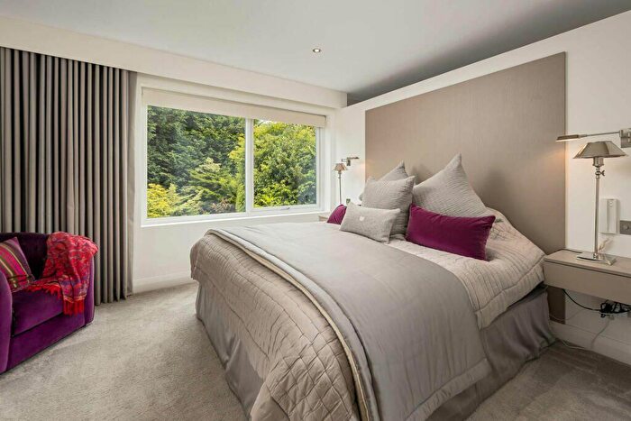 2 Bedroom Apartment To Rent In Hornsey, London, N8