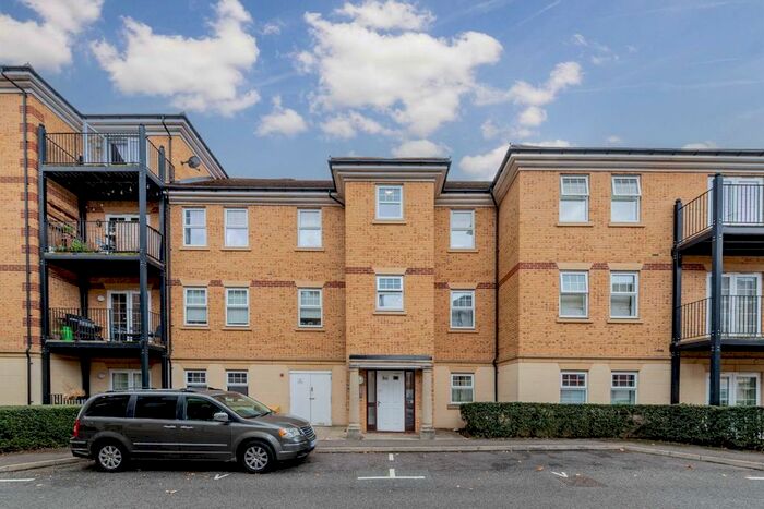 2 Bedroom Flat To Rent In Coppetts Road, London, N10