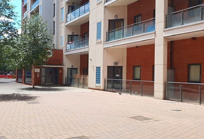 2 Bedroom Flat To Rent In Grays Place, Slough, SL2