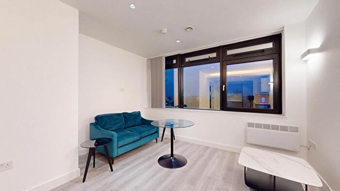 1 Bedroom Flat To Rent In New Horizons Court, Brentford, TW8