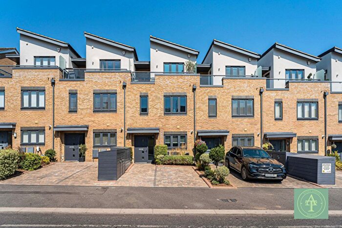 4 Bedroom Terraced House For Sale In Vicars Moor Lane, Winchmore Hill, London, N21