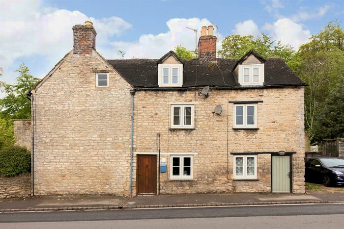 2 Bedroom House For Sale In Manor Road, Woodstock, OX20